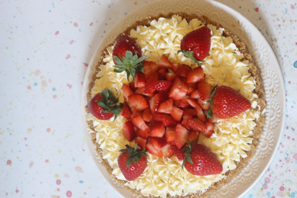 no bake strawberry and white chocolate tart from a spoonful of vanilla -- fancy comma blog