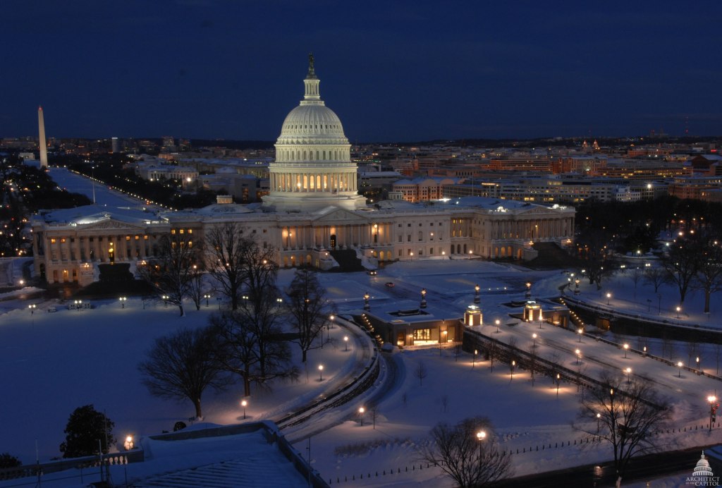 photo of the u.s. capitol building amidst snowmageddon 2009-2010
